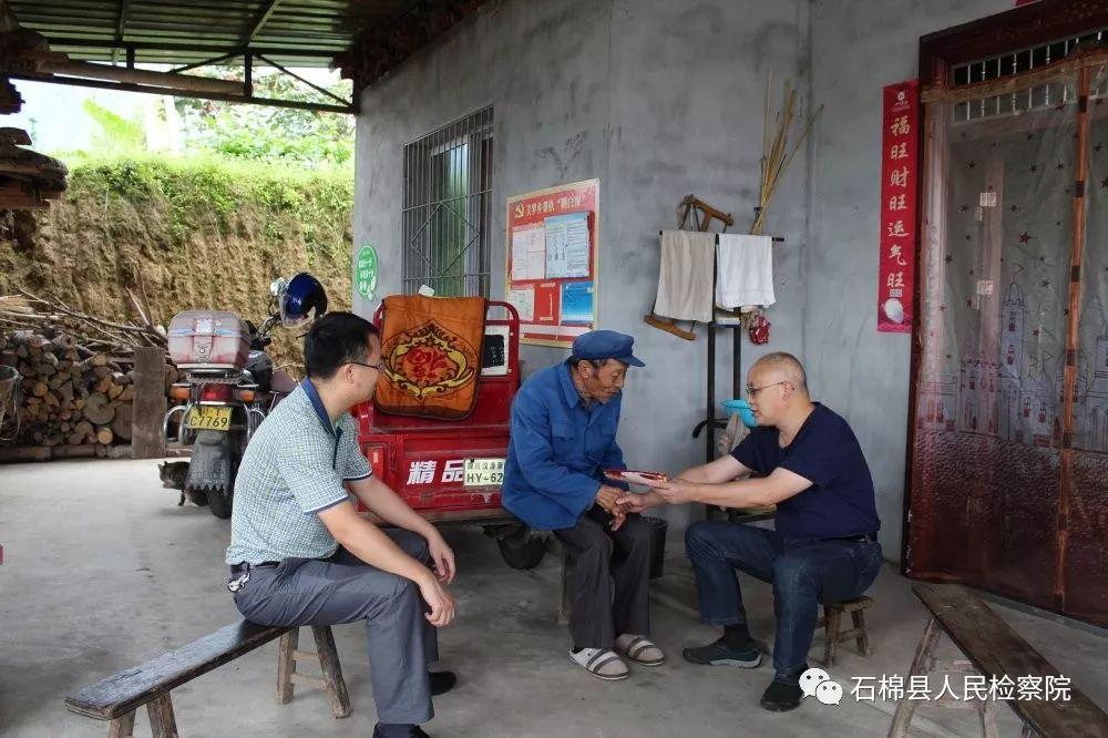 石棉县退役军人事务局深化服务项目，促进退役军人全面发展，荣誉尊崇为核心任务